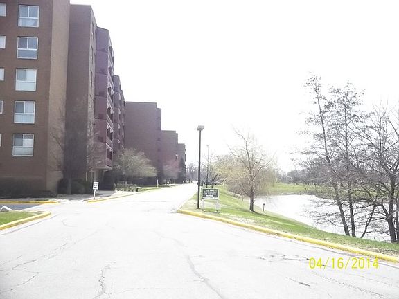 2nd image of 100 Park Ave APT 202
