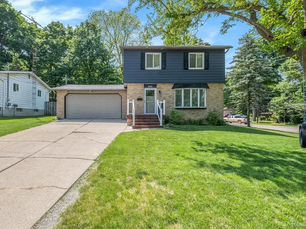 602 Davis St, Fenton, MI 48430