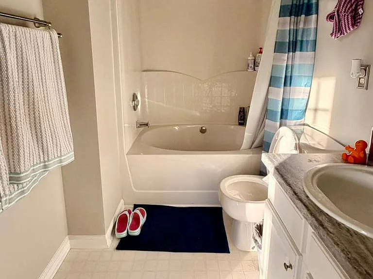 3958 Elizabeth Glen Way — Photo 15