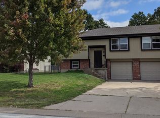 8085 Robinson St, Overland Park, KS 66204