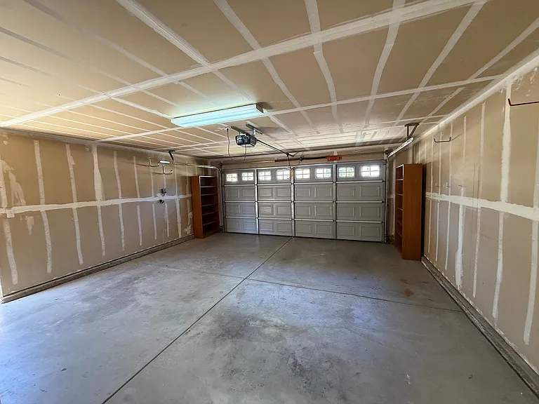 4024 Eastport Dr — Photo 17