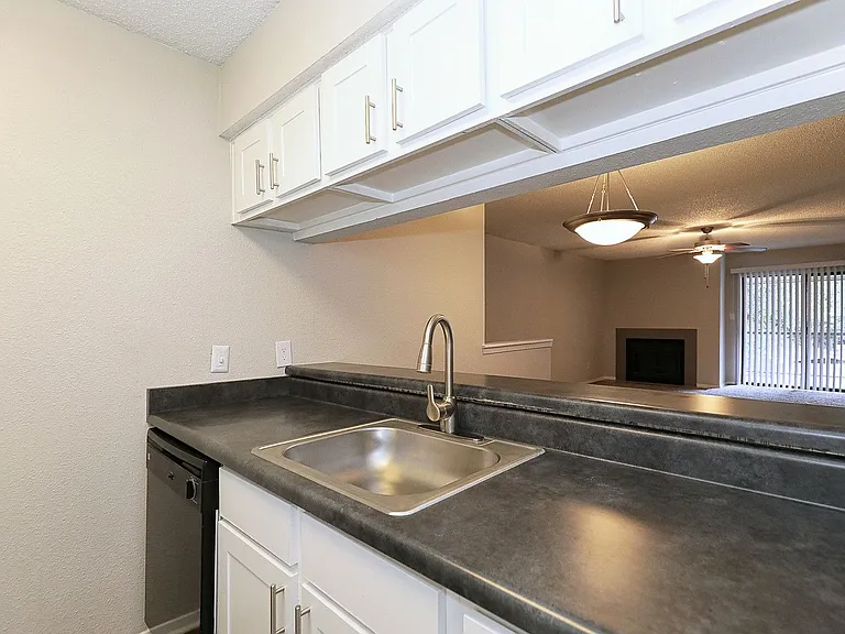 City Crest Apartments — Photo 114