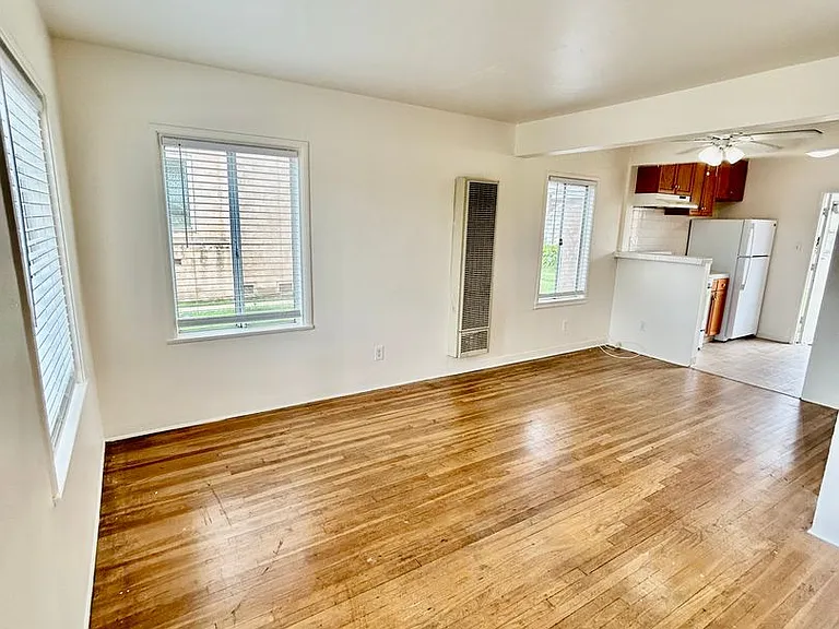 Bright & Airy 2 Bed / 1 Bath Apartment in Point Loma! — Photo 7