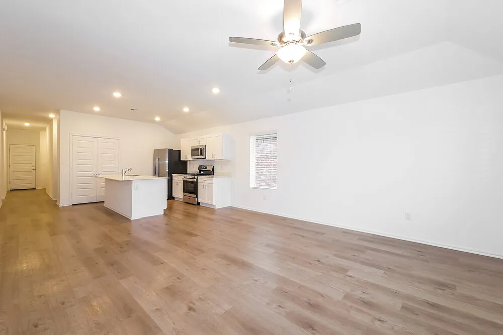 4 bed, 2.0 bath, 1459 sqft, $1,600 — Photo 4