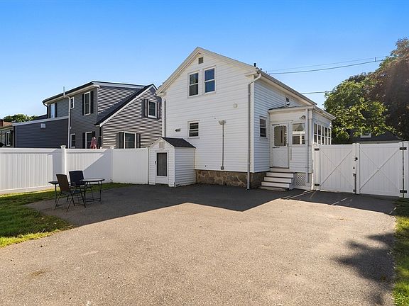 4th image of 12 Johnson Ave