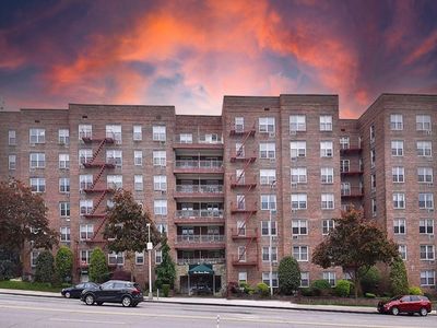 241-20 northern Blvd #2F, Douglaston, NY, 11362