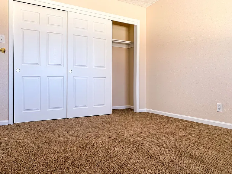 Desert Park Apartments — Photo 23