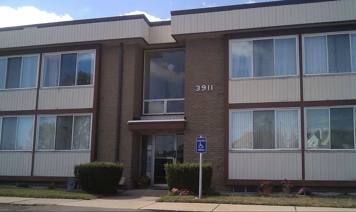 2 bed, 983 sqft, $1,450 — Photo 1