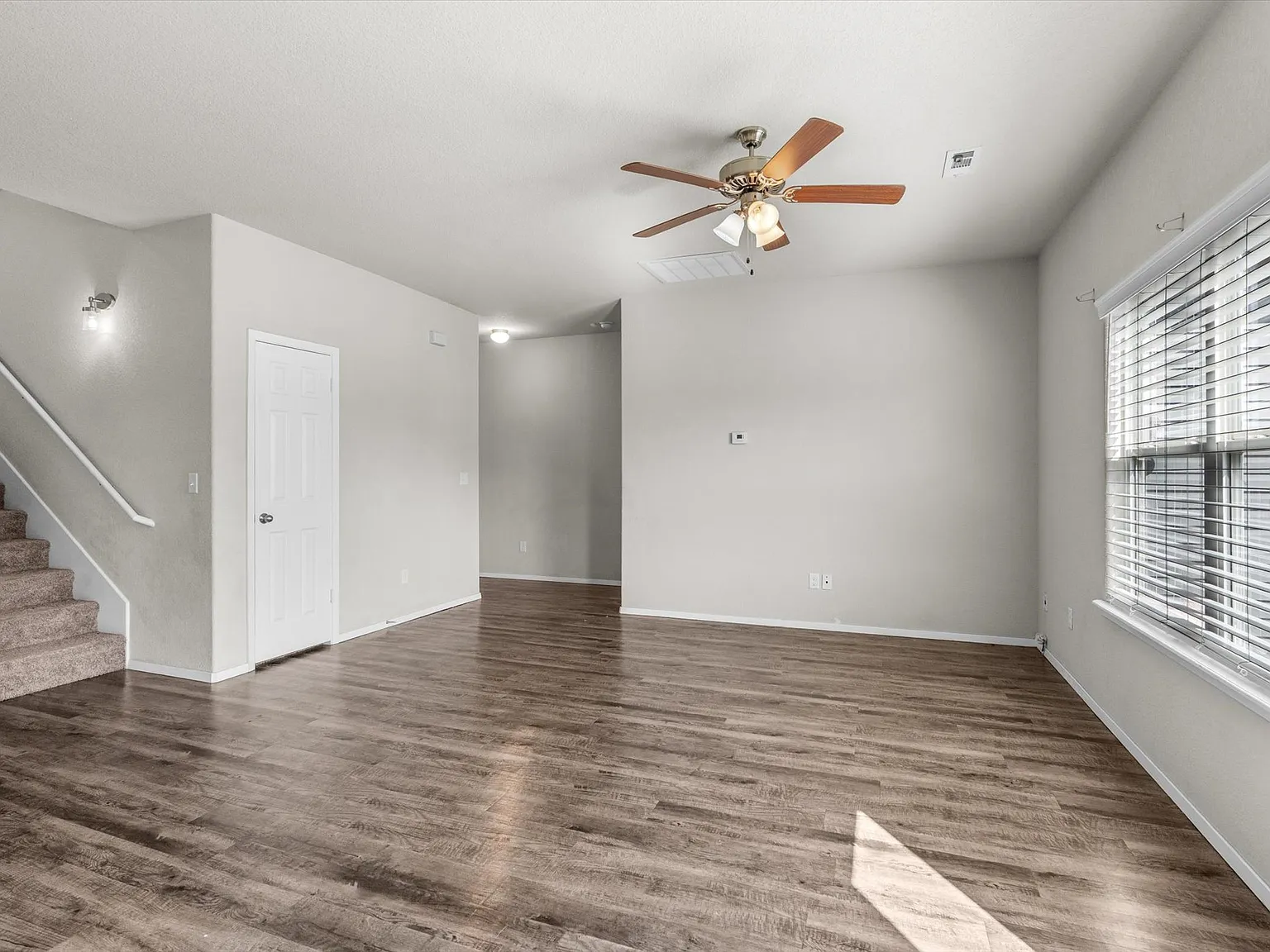 3 bed, 2076 sqft, $2,295 — Photo 4