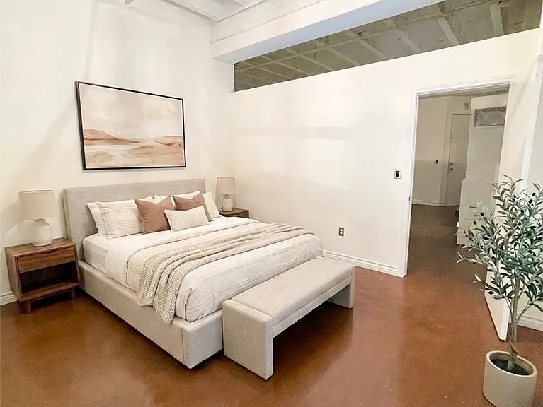 312 W 5th St #510 — Photo 10