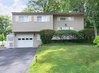 3 Ivy Pl, Hartsdale, NY 10530