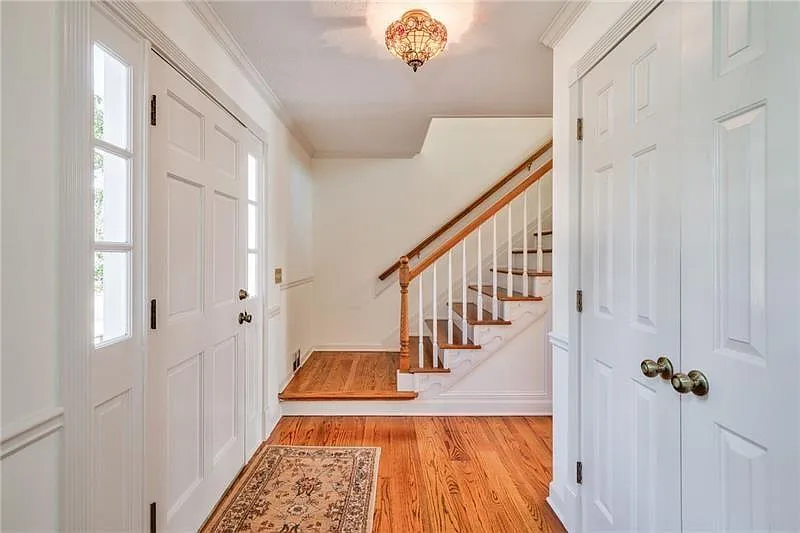 3 bed, 2.5 bath, 2276 sqft, $2,850 — Photo 2