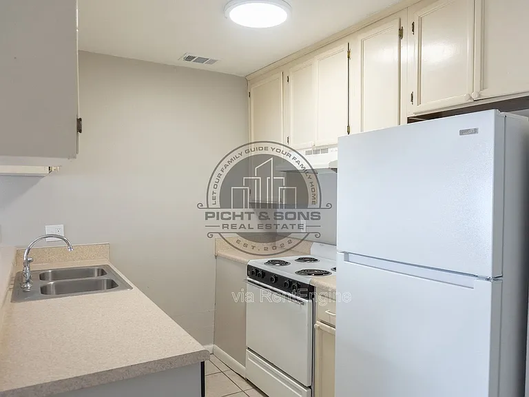 414 Hayden Rd — Photo 3