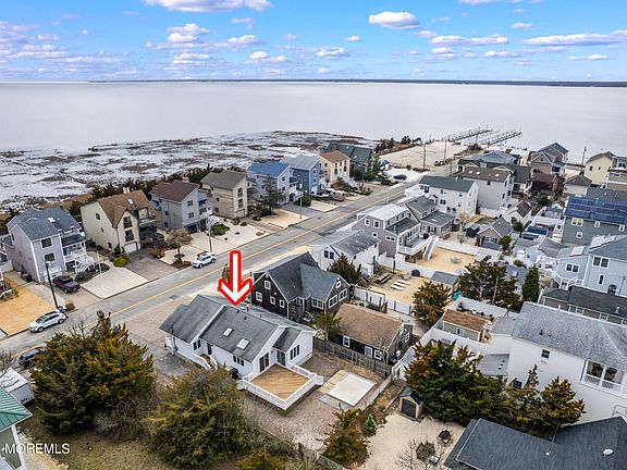 4th image of 224 24th Avenue