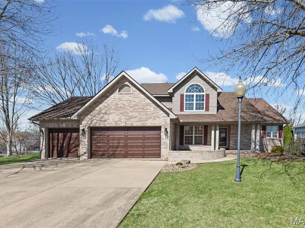 121 Somerset Dr, Glen Carbon, IL 62034