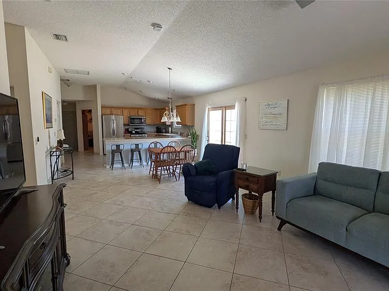 1231 Estill Ave — Photo 3