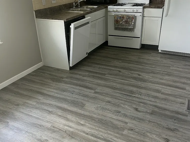 704 Red Oak Ln — Photo 6