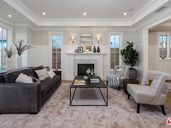 3rd image of 2034 Thayer Ave