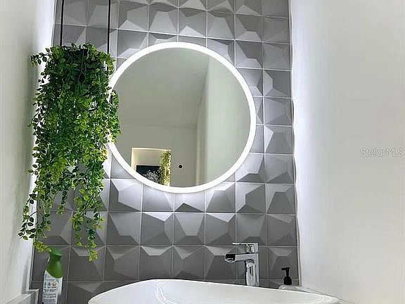 4th image of 4217 W Arch St