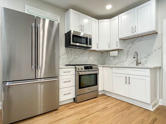 4th image of 2936 N Hoyne Ave #1R