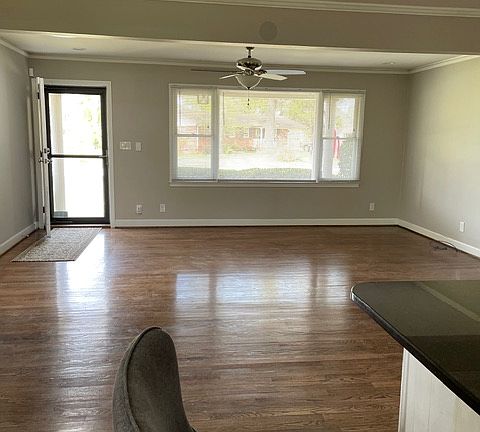 3rd image of 414 Mapleton Dr