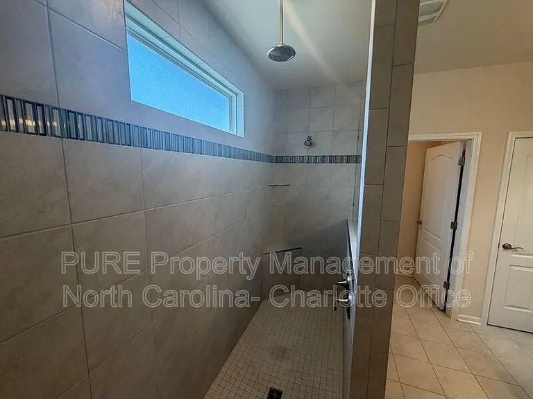 13818 Berkley Ave — Photo 29