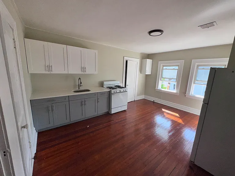 963 Grove St #3F — Photo 1