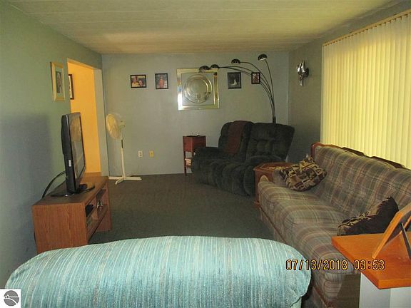4th image of 703 Sawyer St