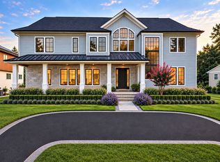10 Johnston St, Oakhurst, NJ 07755