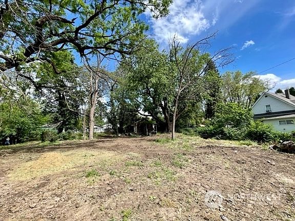 3rd image of 1031 Woodlawn Street