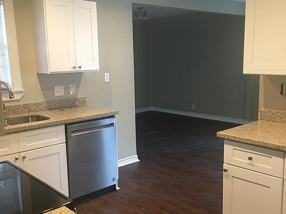 Open flow between the kitchen, and both the breakfast area and dining room