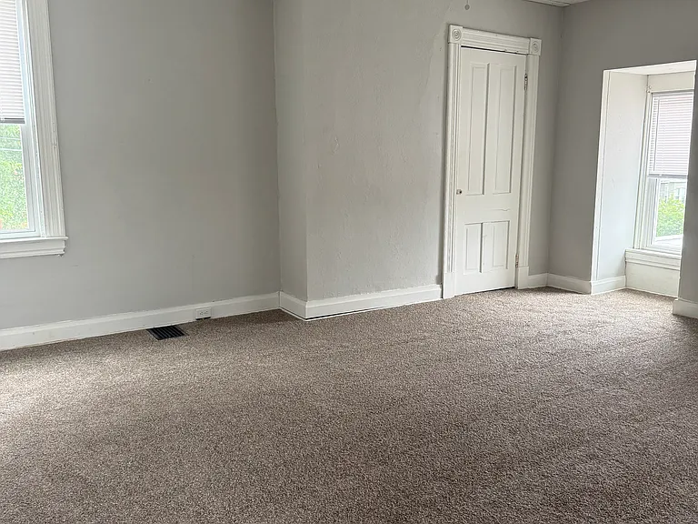 211 Sterling St — Photo 24
