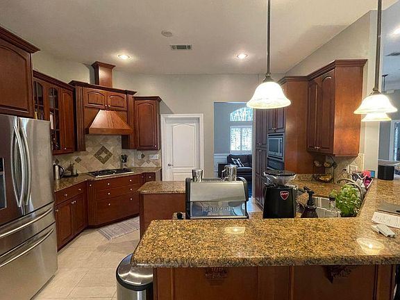 5th image of 827 Coldwater Creek Cir E