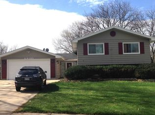 21W025 Mayfair Rd, Lombard, IL 60148