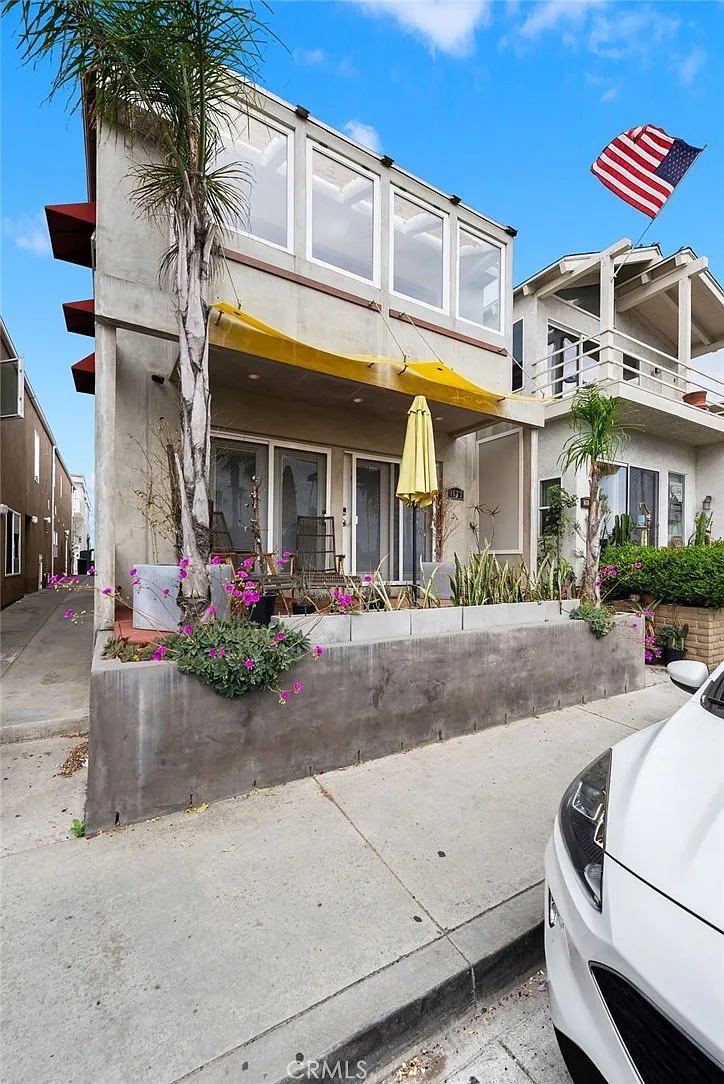 2 bed, 1200 sqft, $6,300 — Photo 3