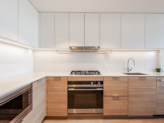 5th image of 1045 Austin Ave #808