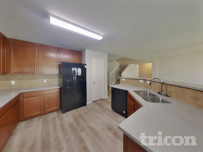 528 Shell St — Photo 7