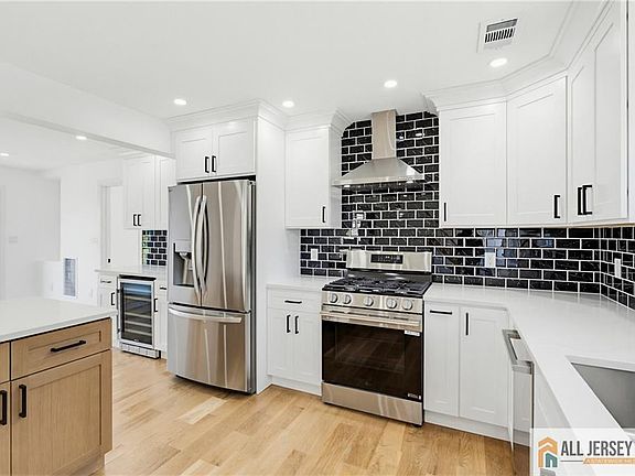 4th image of 48 Kendall Dr