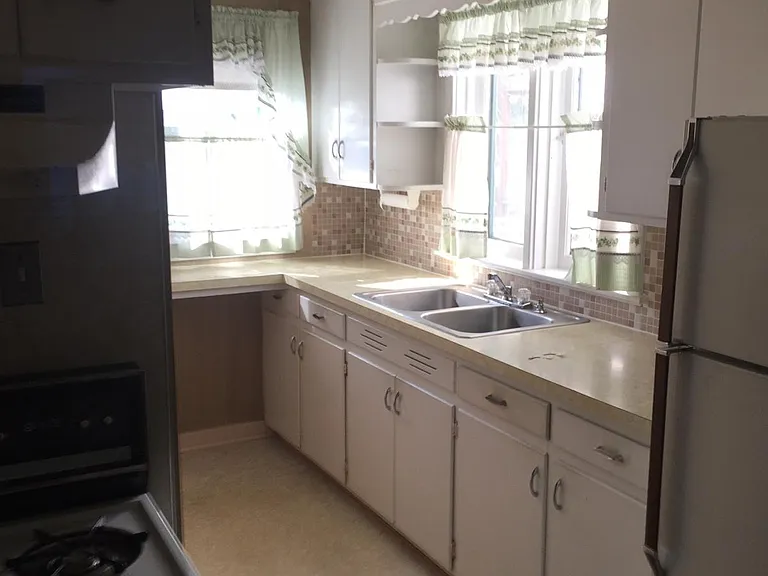 2713 Maple Ave — Photo 3