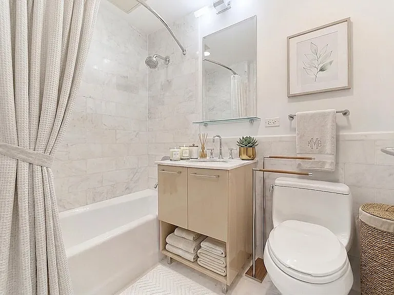 49 E 34th St #13A — Photo 5
