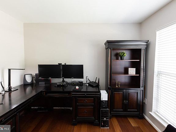 5th image of 8007 Alloway Ln