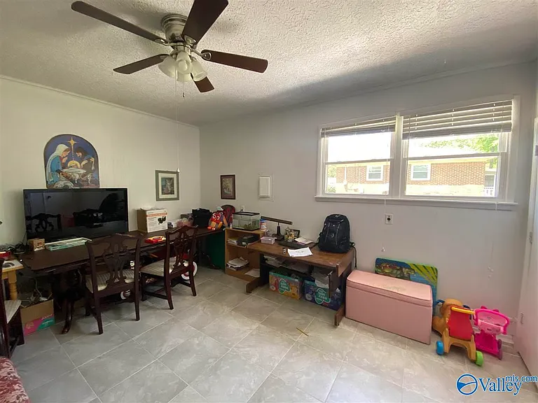 512 Clift Dr — Photo 10