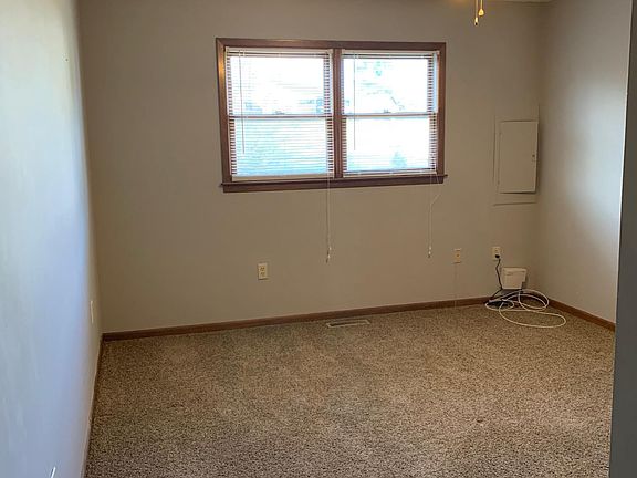 3rd image of 196 Aspen Cir