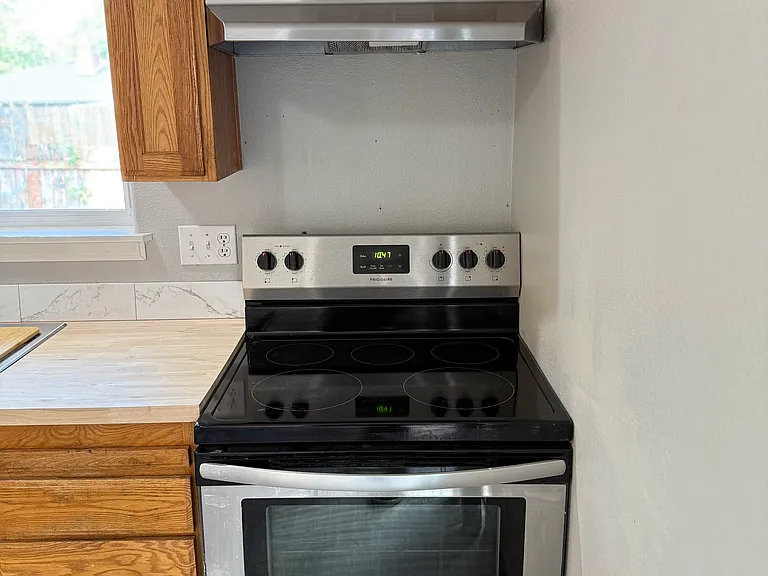 5623 SE 84th Ave #3 — Photo 3