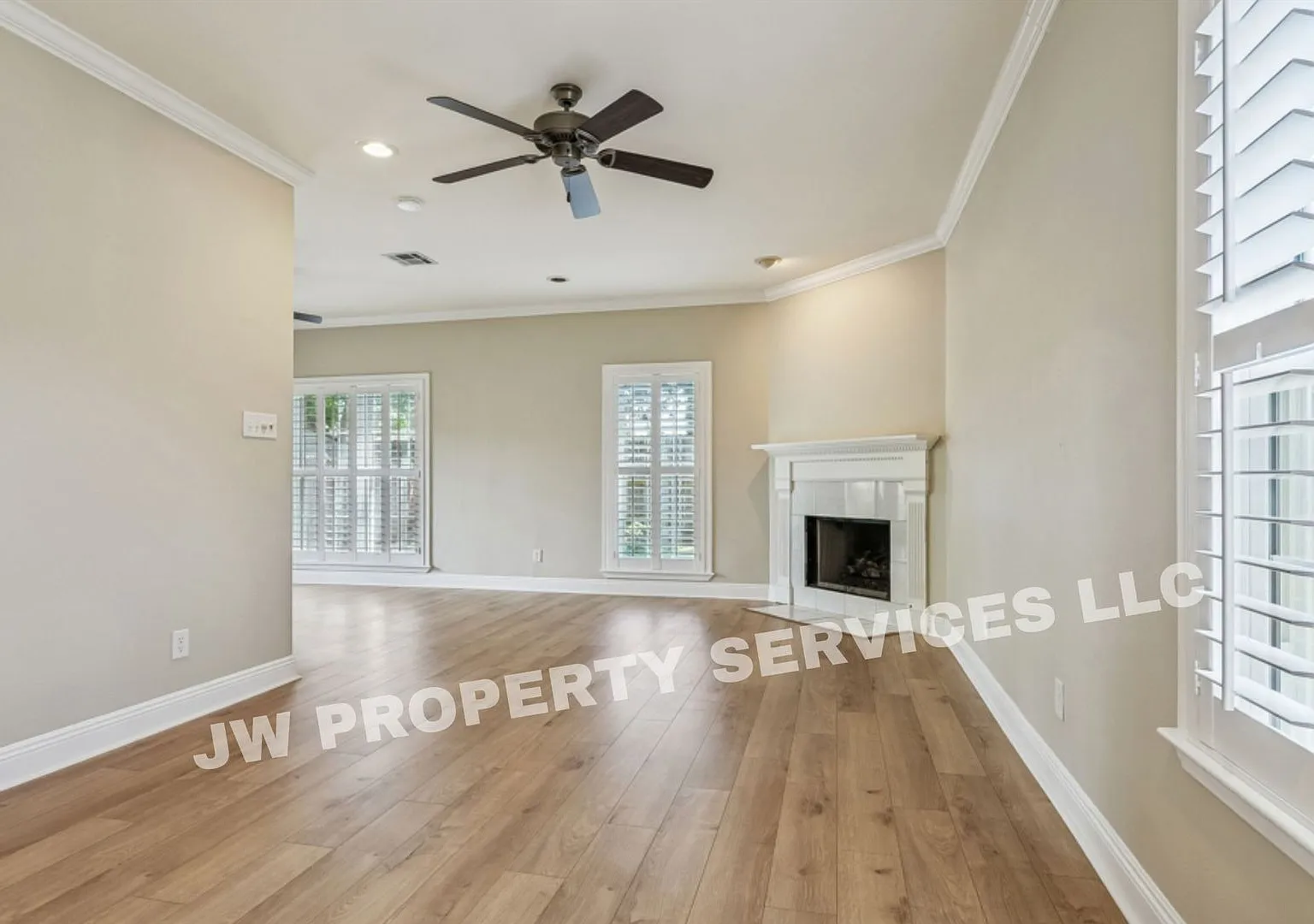 New Spacious & Cozy 4-Bedroom Home — Photo 3