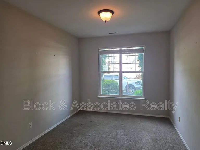 8208 Stone Cellar Dr — Photo 17