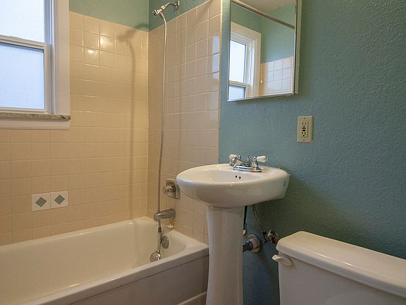4th image of 3314 W Woodland Blvd