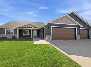1636 Hurst Castle Rd, Saint Cloud, MN 56303
