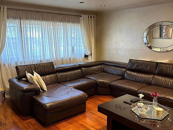 4th image of 253-22 147 Avenue