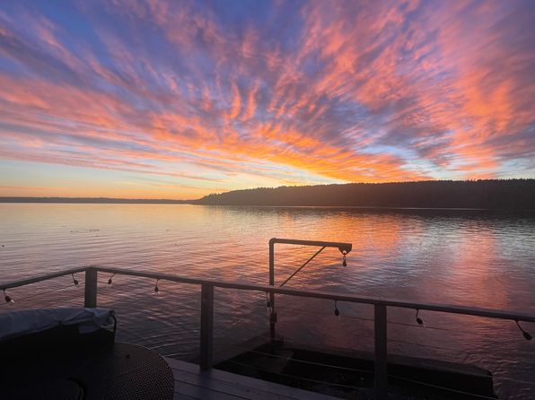 28321 Manzanita Beach Rd SW, Vashon, WA 98070